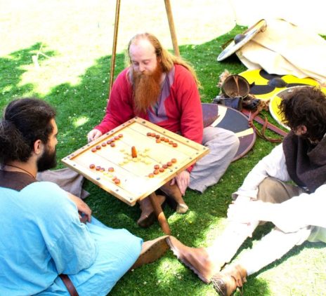 Playling hnefatafl